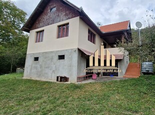 Casa cu livada in Cetea