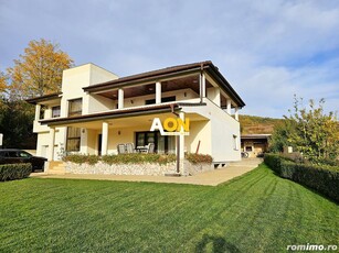 Casa cu priveliste deosebita, S+P+1, 1900 mp teren, comuna Ciugud