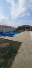 Casa de închiriat cu piscina