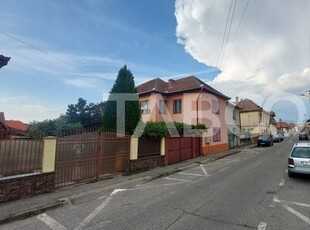 Casa de vanzare cu teren 763 mp si 5 camere 178 mpu zona Lupeni Sibiu