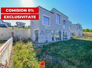 Casa finisata in ansamblu imobiliar nou, panorama superba