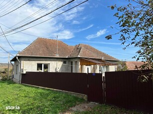 Casa si teren de vanzare Sarmasel centru