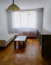 De inchiriat apartament 3 camere in Centrul Orasului