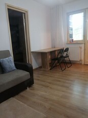 De închiriat apartament cu doua camere în zona Complexul studențesc.