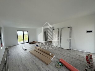 Duplex cu 3 camere si 2 bai, unit prin baie in Mosnita