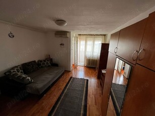 Garsoniera de inchiriat in zona Dristor, et.10 din 10 are etaj tehnic Localizare: Str Răcari nr 8,