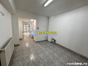 Inchiriere Spatiu Comercial la Bulevard 34 mp. cu centrala, termopane si contoare separate Alba