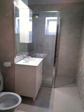 închiriez apartament