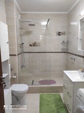 Închiriez apartament 2 camere cu parcare