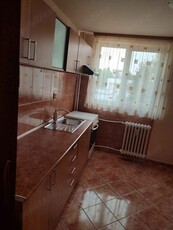 închiriez apartament 3 camere zona obelisc