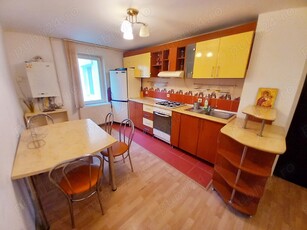 Închiriez apartament 4 camere complet mobilat și utilat