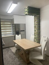 Inchiriez apartament