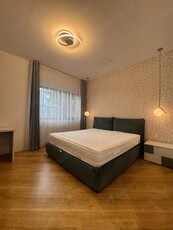 Închiriez apartament