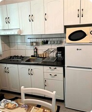 Închiriez apartament cu 2 camere