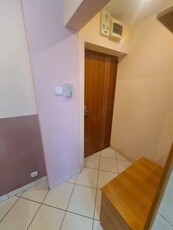 Închiriez apartament cu 2 camere