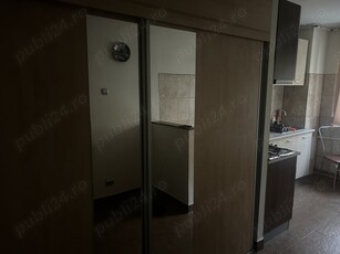 Închiriez apartament cu 2 camere