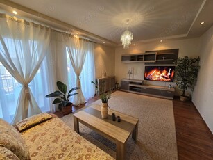 Închiriez apartament cu 2 camere, în suprafață de 81 mp.