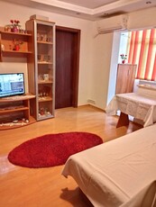 Inchiriez apartament cu 2 camere,in Sat Vacanță, vizavi de campus