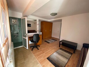 Închiriez apartament cu două camere zona Apusului