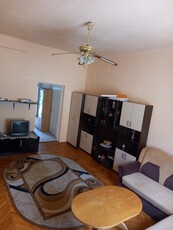 proprietar inchiriez apartament cu trei camere ful echipat