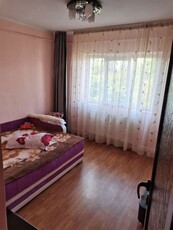 Închiriez apartament