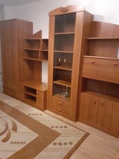 Inchiriez apartament de 2 camere.