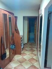 închiriez camera în apartament cu doua camere