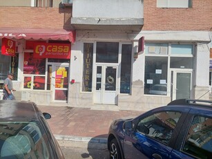 închiriez spațiul comercial