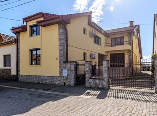 Inchiriez vila deosebita in Parneava, ideal pentru 2 familii