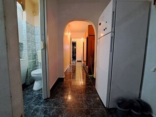 Proprietar închiriez apartament 3 camere