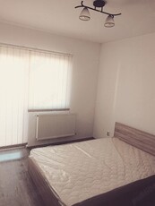 Se inchiriaza apartament spatios si calduros cu 2 camere pe strada Eroilor