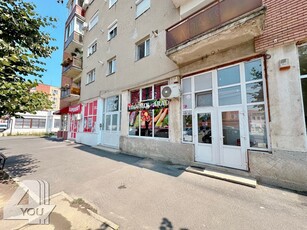 Spațiu comercial 80 mp Gradiște str.Petru Rareș cu vitrină 6 ml și vad pietonal - 550 euro