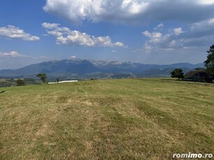 Teren plat cu priveliste panoramica de vanzare in Sirnea