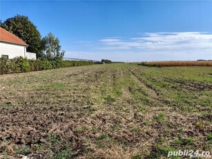 Vând 1 ha teren extravilan construibil pentru locuințe, lângă Cartierul Nou (9100 m2).