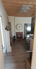 Vând apartament la casă.