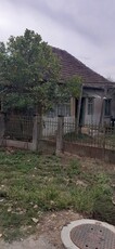 Vând casă din cărămida cu 3 camere,hol si cămara suprafata cu gradina 0,23ha pret250000 neg