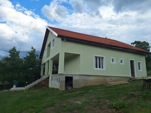 Vând casa de vacanta