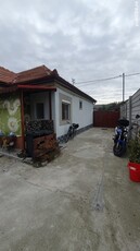 vand casa la curte comuna zona Cantemir Oradea