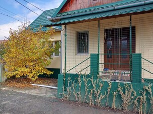 Vand casa renovata cu gradina mare si padure in Sasarm jud Bistrita