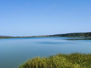 Vând teren cu ieșire la lac Pișchia