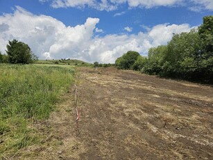 Vând 2 parcele teren intravilan sat Rediu, comuna Aiton, jud.Cluj