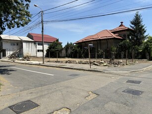 Vând teren Str Morilor ( în spate la Moldova)