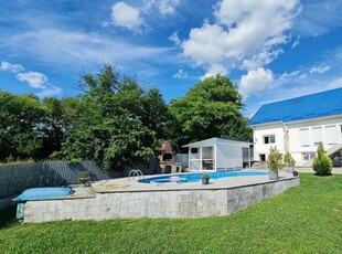 Vila P+1, piscina, 240 mp, 881 mp teren, Curtea de Arges