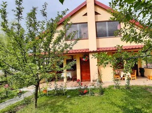 Vindem vilă duplex, la cheie, complet mobilată şi utilată, în stațiunea Dorna Arini, jud. Suceava