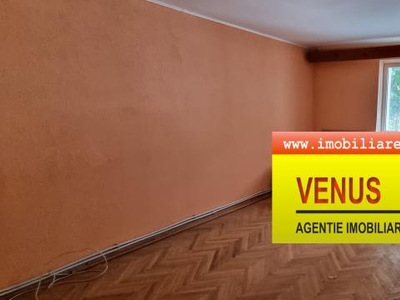 Apartament 2 camere decomandat zona Est Clinic