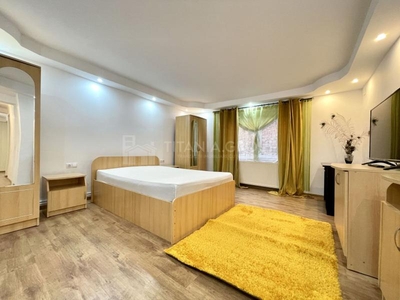 Apartament spatios la curte, 2 camere, decomandat, Pet Friendly