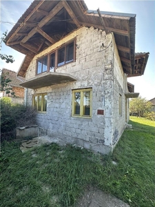 Casa in gri cu teren in Gepiu, Bihor