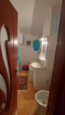 3 cam dec N Leonard, etaj 2, spatios, pret 83500 Euro