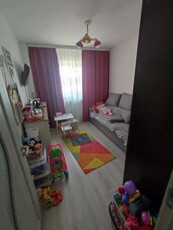 Apartament cu 2 camere, decomandat, etaj 4/10, zona Zimbru