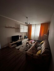 Apartament cu 3 camere, etaj 1/4, zona Alexandru cel Bun